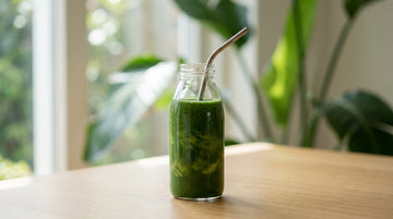 Déguster son smoothie dans une gourde en verre avec paille inox