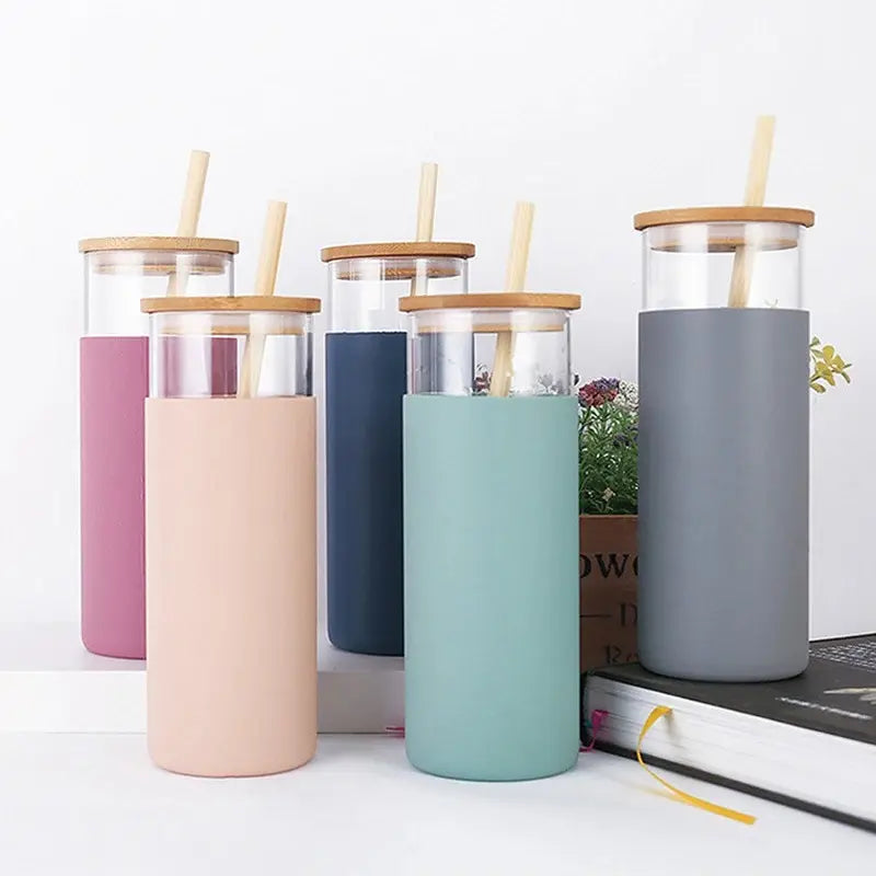 Bouteille en verre avec paille