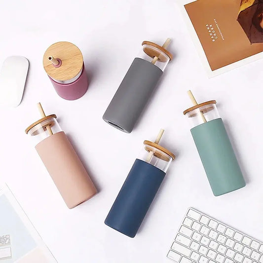 Bouteille en verre avec paille