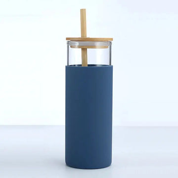 Bouteille en verre avec paille